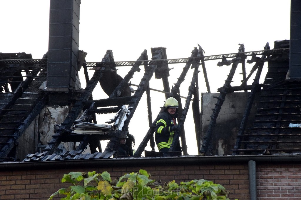 Feuer 2 Vollbrand Reihenhaus Roggendorf Berrischstr P177.JPG - Miklos Laubert